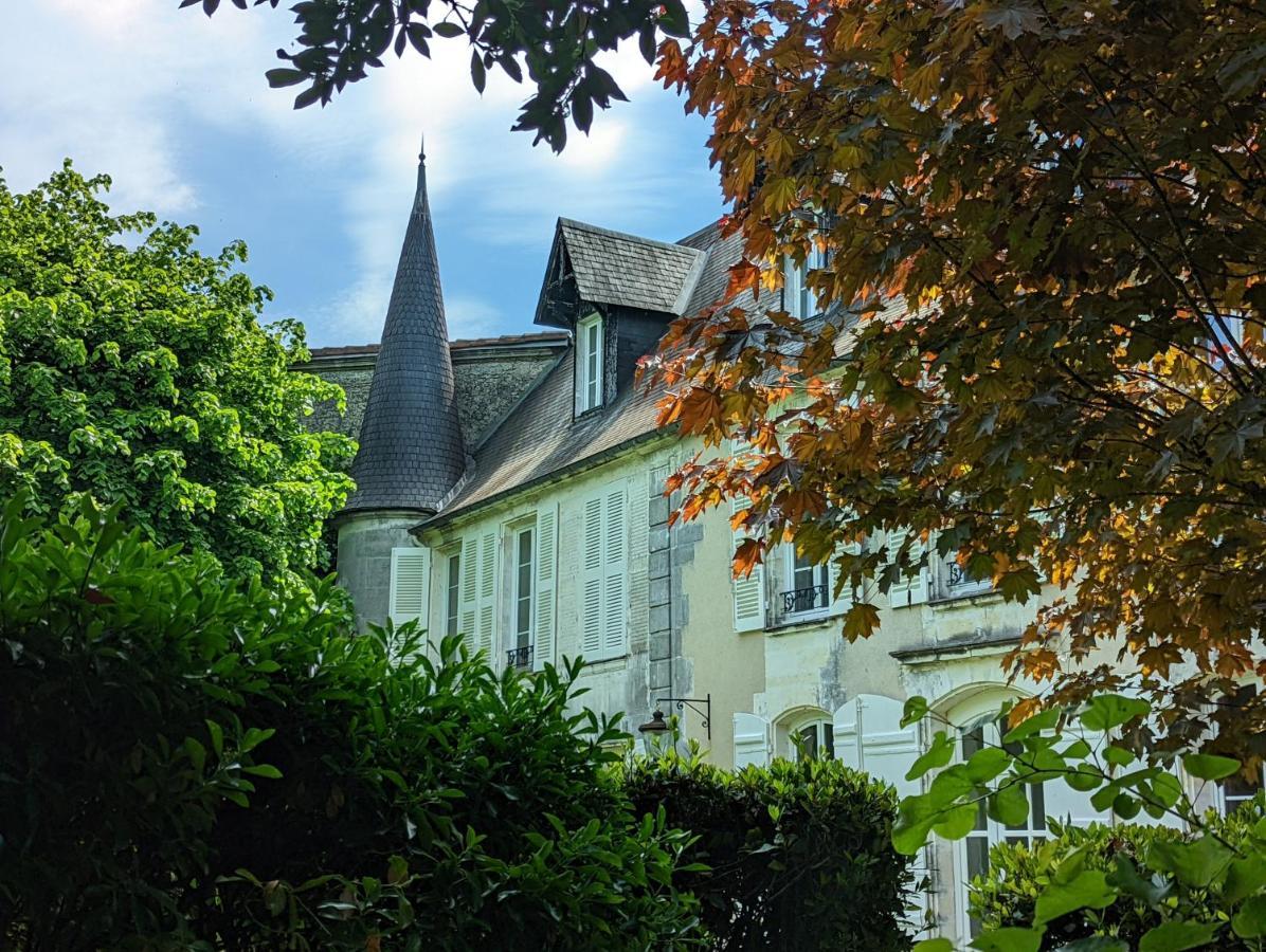 Logis Des Tourelles Acomodação com café da manhã Cognac Exterior foto