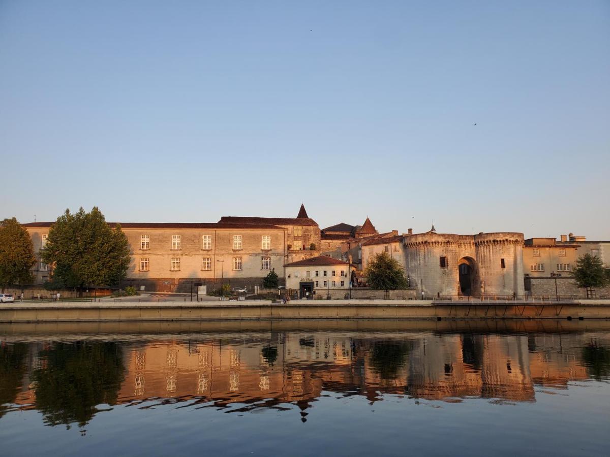 Logis Des Tourelles Acomodação com café da manhã Cognac Exterior foto