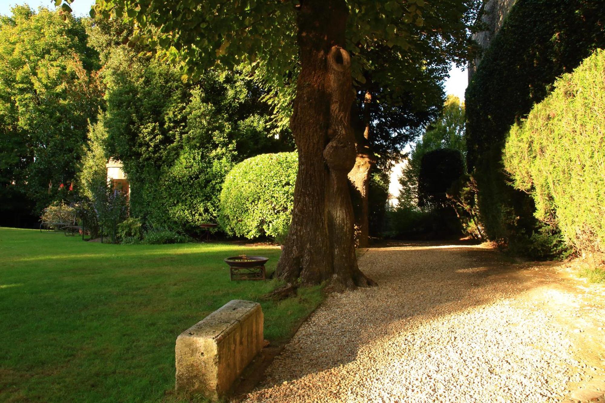 Logis Des Tourelles Acomodação com café da manhã Cognac Exterior foto